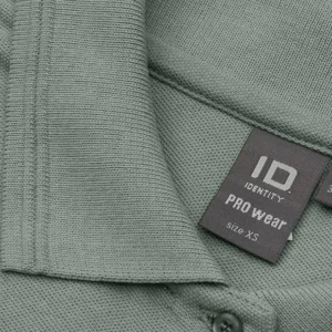 ID PRo Wear Polo Dames Close UP Dusty Groen